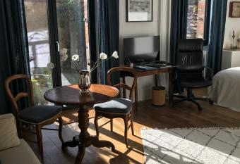 LE JARDIN D ALEXANDRE allows 18 year olds to book a room