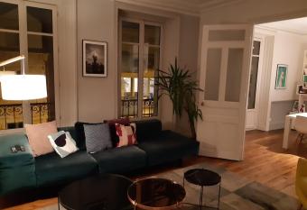 Appart de charme 100 m2 centre ville has Balcony rooms