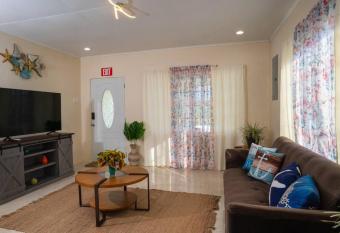 Treasured Gem Hideaway has Balcony rooms