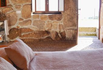 O Ref  gio da Serra do Caramulo has rooms with a private hot tub