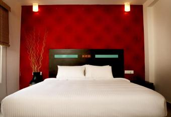 COCHIN STAY INN has Balcony rooms