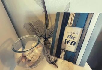 Coral Sunset- Private 1 bedroom and Yard allows 18 year olds to book a room