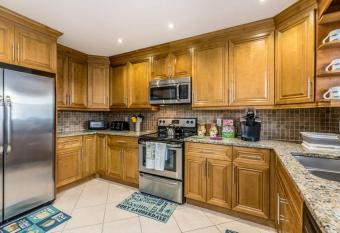 Ocean Vacation Breeze has Balcony rooms