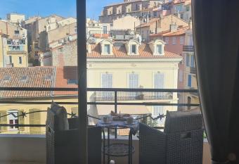 STUDIO CANNES STELLAMARE allows 18 year olds to book a room