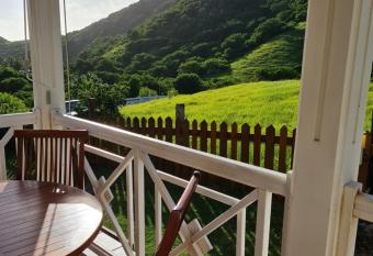 Chez Gis  le et Philippe allows 18 year olds to book a room