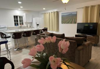 2.5 Acre Bungalow w/ Jacuzzi has rooms with a private hot tub