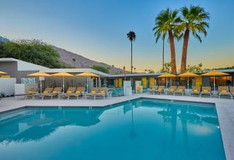 Twin Palms Resort - A Gay Men's Resort has Balcony rooms