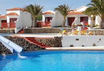 Bungalows Castillo Beach allows 18 year olds to book a room