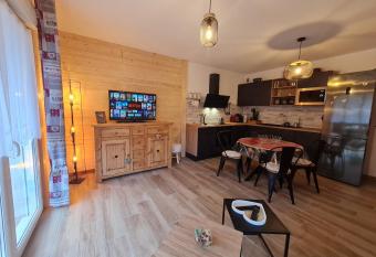 G  te G  rardmer, 2 pi  ces, 4 personnes - FR-1-589-424 has Balcony rooms