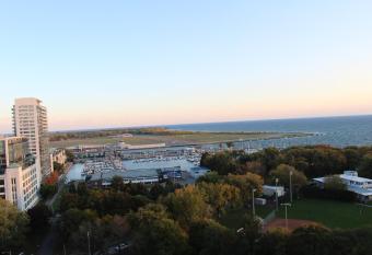 Deluxe Downtown Waterfront OASIS with FREE Parking has rooms with a private hot tub