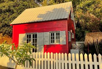 La Petite Kaz Dans la Savane has Balcony rooms