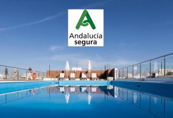 Hotel Don Paco has rooms with a private hot tub