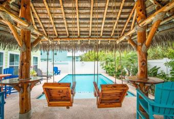 Nauti Beach - House has Balcony rooms