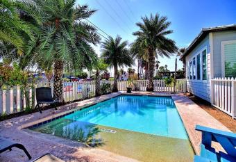 Beach Club 1 - House has Balcony rooms