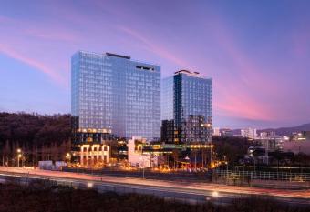 DoubleTree By Hilton Seoul Pangyo Residences allows 18 year olds to book a room