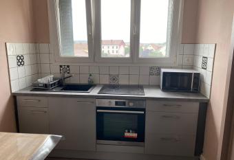 Rue de la Maladi  re allows 18 year olds to book a room