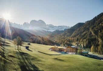 Cyprianerhof Dolomit Resort has Balcony rooms