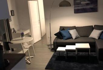 Appartement Manel - 5 min de la maison des examens allows 18 year olds to book a room