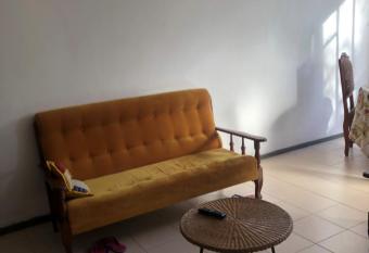 Appartement modeste au centre ville, tramway has Balcony rooms