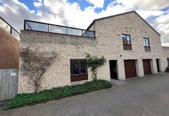 2 Bedroom Riverside Property with Roof Terrace has Balcony rooms