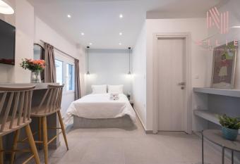 Yellow Door, Nilie Hospitality MGMT allows 18 year olds to book a room