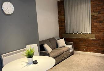 Modern 2 Bedroom City Apartment allows 18 year olds to book a room