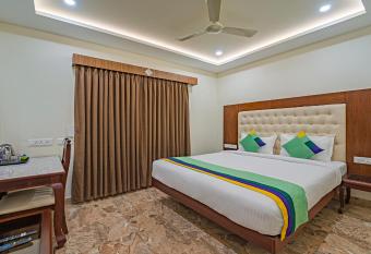 Treebo Trend Aaravi Residency 800 Mtrs From Promenade Beach allows 18 year olds to book a room