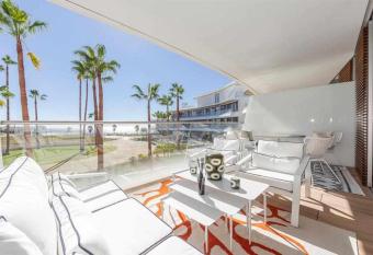 Lujoso apartamento con vistas al mar y SPA has rooms with a private hot tub