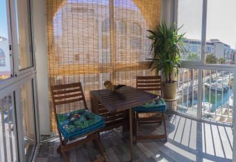 Charmant 2 pi  ces les pieds dans l eau allows 18 year olds to book a room