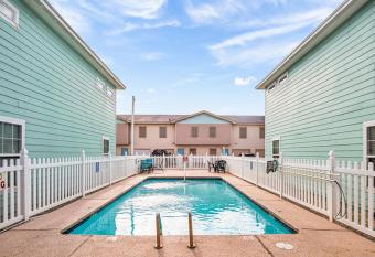 Sweet Retreat - Condo has Balcony rooms