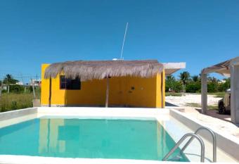 Hostpal Departamento con piscina en Chelem allows 18 year olds to book a room