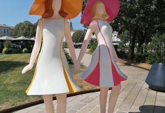 Les logis des Demoiselles de Rochefort allows 18 year olds to book a room