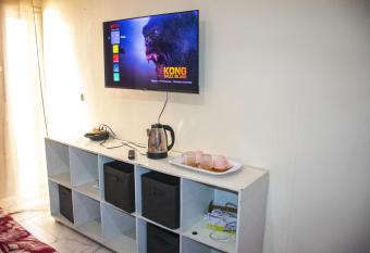 DALOU Chambre h  te, Cit   mixta allows 18 year olds to book a room