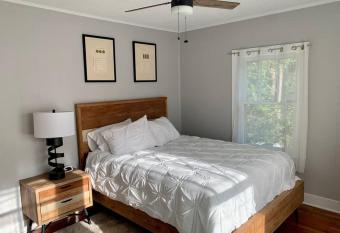 Spanish Town / Downtown Apartment allows 18 year olds to book a room