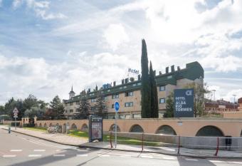 Hotel Alda R  o Tormes allows 18 year olds to book a room