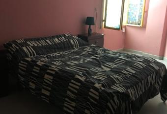 house allows 18 year olds to book a room