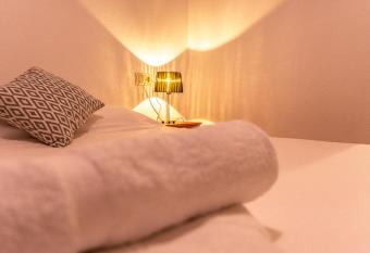 C  ntrico en Salamanca, By Adoorable allows 18 year olds to book a room