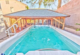 Magic Palace - Luxe 4BR House w/ heated pool & Spa has Balcony rooms