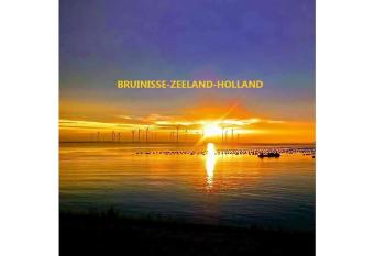 Bruinisse-Zeeland-Holland has Balcony rooms