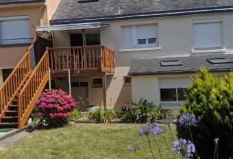 Appartement 60 m2 ind  pendant au 1er   tage d une maison de ville has Balcony rooms