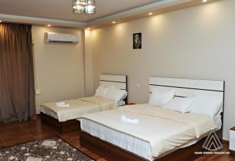 Grand Museum Pyramids Inn has rooms with a private hot tub