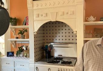 Coppersmith Inn Bed And Breakfast allows 18 year olds to book a room