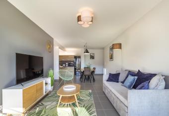 Appartement T3 Rodez Hyper Centre Les Jardins de Marie has Balcony rooms