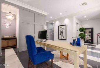 Downtown Mansion-Private Elevator 5 Stories has Balcony rooms