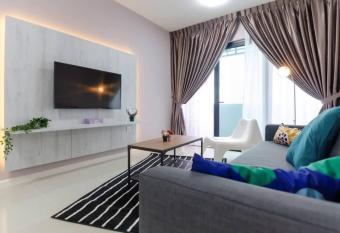 A Stylish & Cozy Suite in Suasana JB has Balcony rooms
