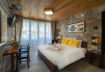 Nha Vui Homestay allows 18 year olds to book a room