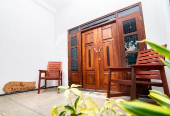 VILLA RAY WHITE Unawatuna allows 18 year olds to book a room