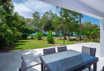 Tropical Beach front Family House at Cairns Beaches has Balcony rooms