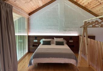 Olladas de Barbeitos has rooms with a private hot tub