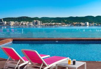 Hotel Vibra San Remo has Balcony rooms